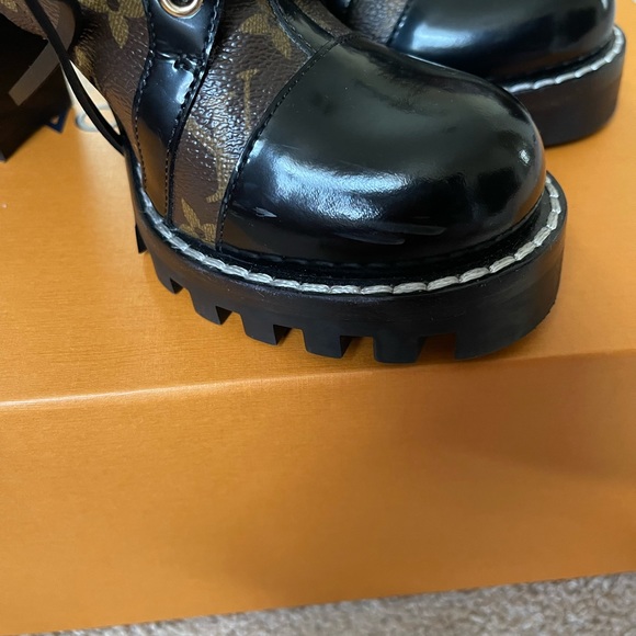 AUTHENTIC LOUIS VUITTON STAR TRAIL ANKLE BOOTS - Picture 4 of 4